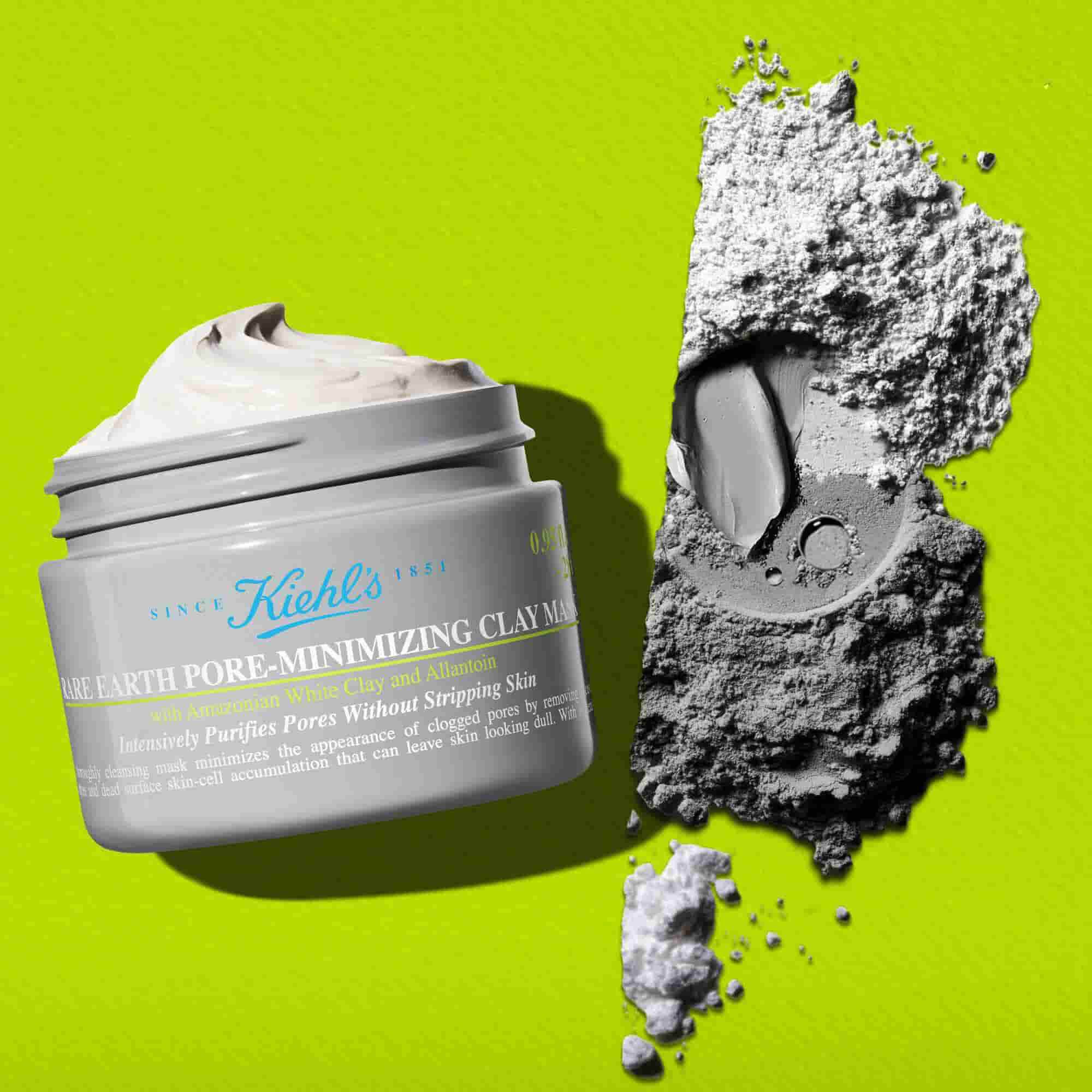 Contient de l'Argile Blanche d'Amazonie issue du commerce equitable, une formule a 96 % biodegradable et un pot compose a 30 % de plastique recycle (PCR)