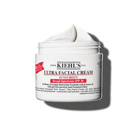 Ein 125-ml-Tiegel Kiehl's Ultra Facial Cream SPF 30 mit aufgeschlagener Textur vor weißem Hintergrund.