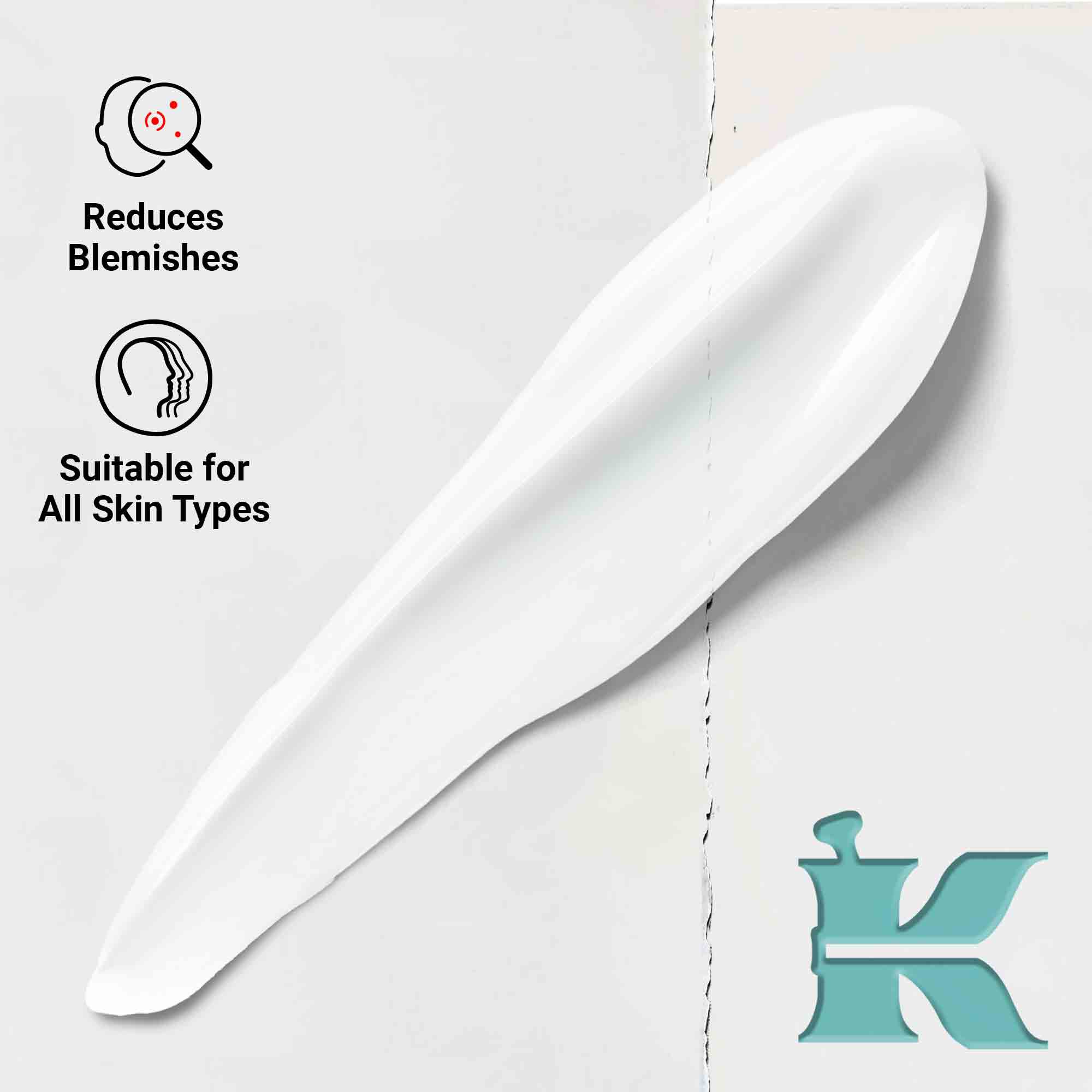 Nahaufnahme der Textur der Expertly Clear Blemish-Treating & Preventing Lotion, die eine cremige Formel zeigt. Der Text hebt die Fahigkeit hervor, Hautunreinheiten zu reduzieren, sowie die Eignung fur alle Hauttypen.