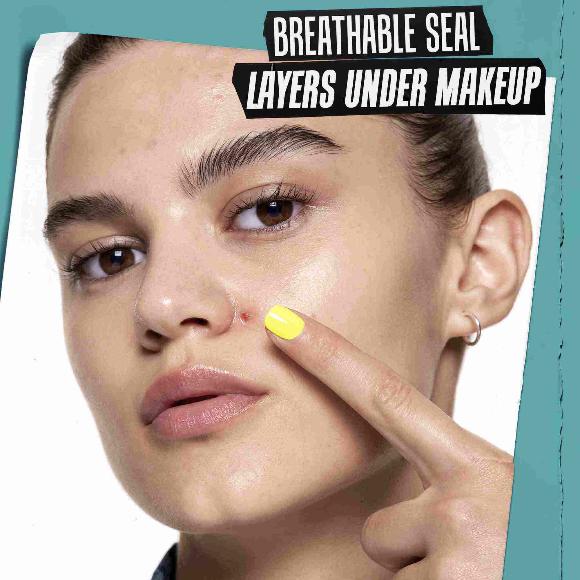 Auftragen von Truly-Targeted Blemish-Clearing Solution auf die Haut.