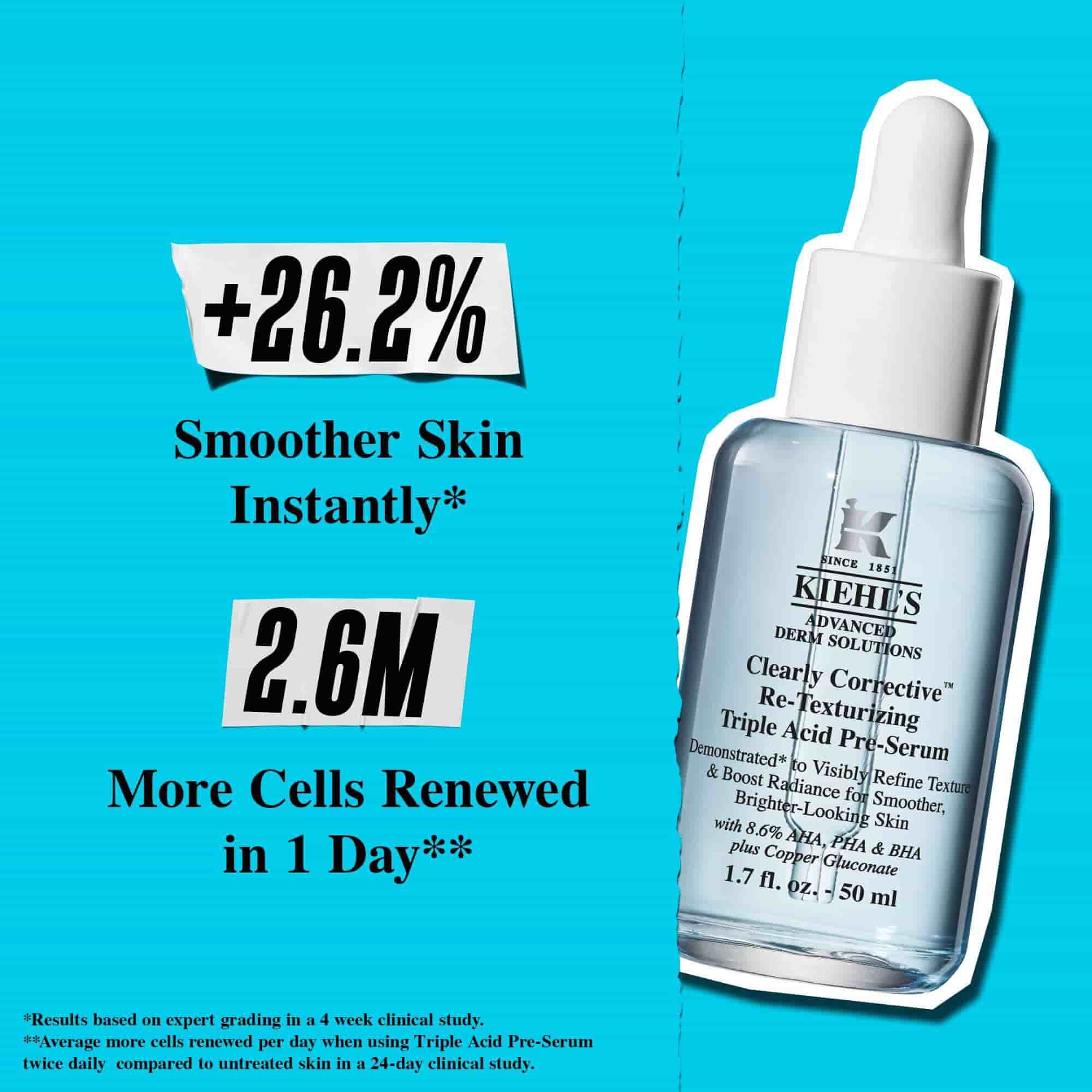 Eine Flasche Clearly Corrective Triple Acid Peel vor blauem Hintergrund mit dem Text: „+41 % glattere Textur.“