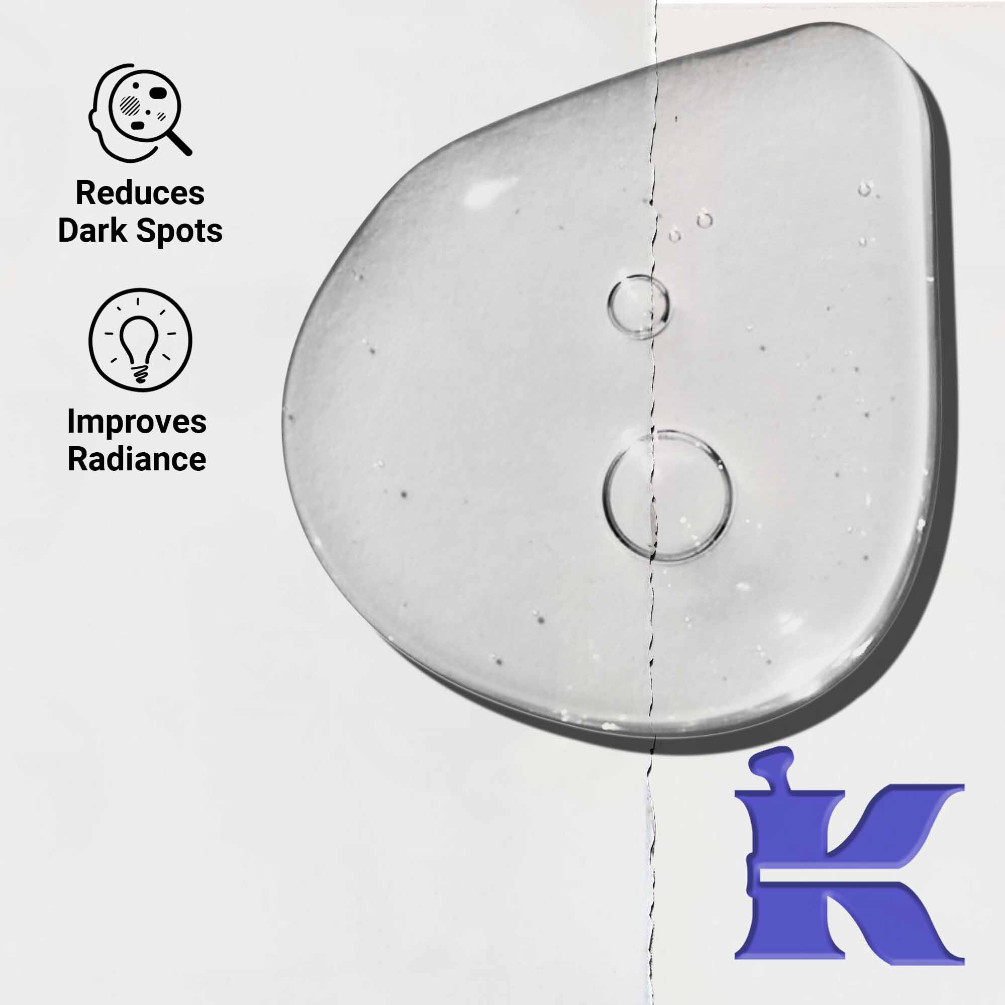 Nahaufnahme der Textur der Clearly Corrective Dark Spot Solution mit klaren Flussigkeitstropfen.