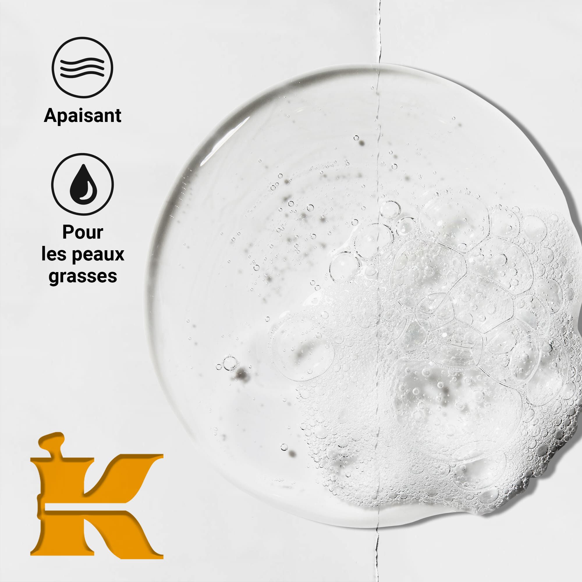 Photo de la texture du produit avec icones indiquant qu'il еst apaisant et formule pour les peaux grasses