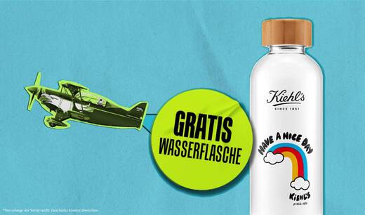 Kiehl's Werbebanner auf turkisblauem Hintergrund mit einer kostenlosen Kiehl's Glaswasserflasche "Have a Nice Day" mit Holzdeckel als Gratis-Geschenk*. *Nur solange der Vorrat reicht. Geschenke konnen abweichen.