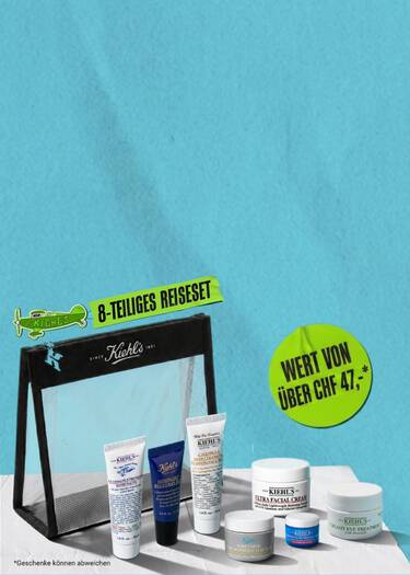 Kiehl's Werbebanner auf turkisblauem Hintergrund: 8-teiliges Reiseset im Wert von uber CHF 47,.* in einer transparenten Kiehl's Kosmetiktasche, mit Ultimate Strength Hand Salve, Midnight Recovery Eye, Calendula Deep Cleansing Foaming Face Wash, Ultra Facial Cream, Rare Earth Pore Minimizing Clay Mask, einem blauen Produkt sowie Creamy Eye Treatment with Avocado. *Geschenke konnen abweichen.