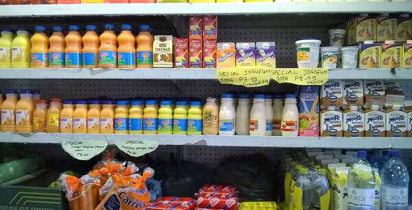 Supermarkt Regal mit Lebensmitteln