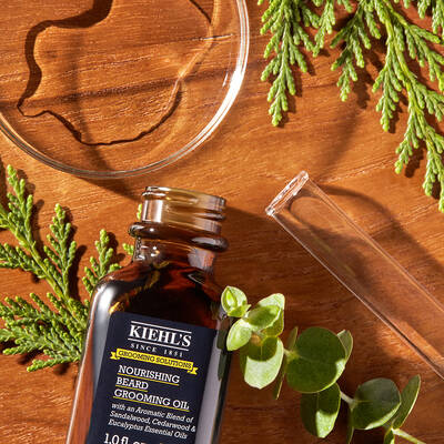 Kiehls Men Nourishing Beard Grooming Oil mit 30 ml und ein Glasrohrchen