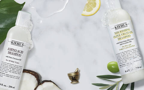 Banner mit Shampoo Produkten im Hintergrund