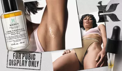 Une image promotionnelle mettant en avant un produit de soin pour la peau, avec une personne montrant une peau saine et hydratee. Des elements graphiques sont presentes, incluant le nom de la marque et des indications sur le produit.