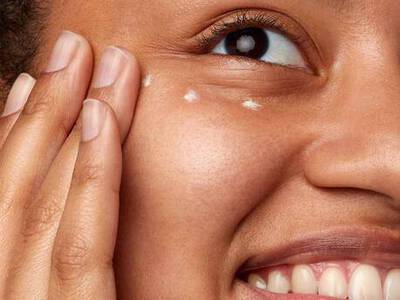 Cremes et serums contre le gonflement des yeux